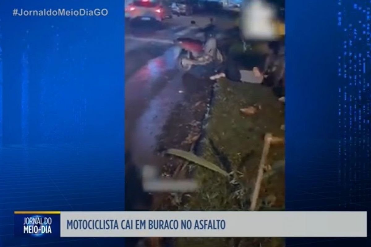 Motociclista sofre escoriações após cair em buraco de via em Goiânia